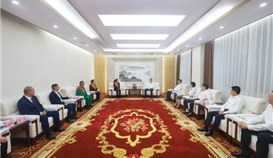 樂山新聞網(wǎng)5月7日報(bào)道：趙波趙迎春賴淑芳黃平林會見我市受表彰的全國全省勞動模范和先進(jìn)工作者代表